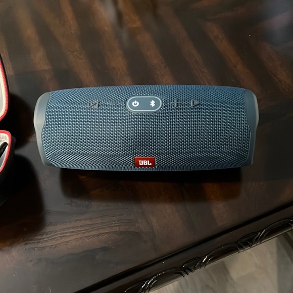 Brand new JBL charge 4 speaker! With charger and carrying case